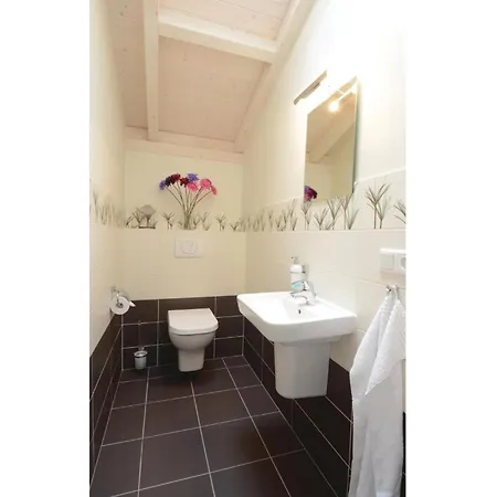 Pet Friendly In With Kitchen *